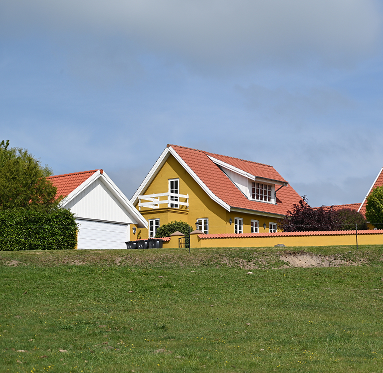 Vores gård set fra en af markerne, hvor vores kvæg græsser